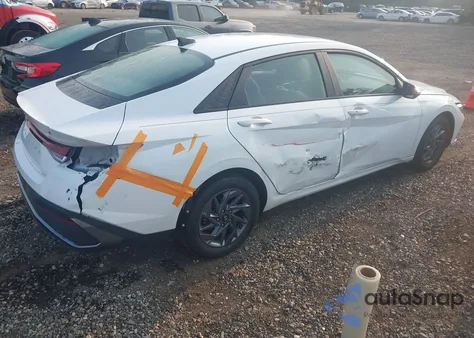 2024 Hyundai Elantra Sel z USA, uszkodzony, nr VIN KMHLM4DG3RU676167